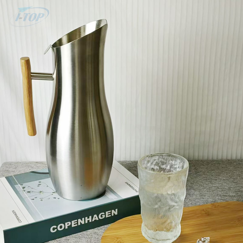 High Quality Bar Tool Serving Jug Coffee Cold Beverage Juice Tea Drinking Jug Stainless Steel Water Pitcher Drinking