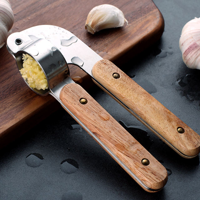 High Quality Professional Garlic Press Stainless Steel Garlic Presser Chopper With Wooden Handle