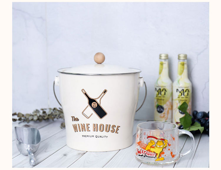 ice buckets with lids