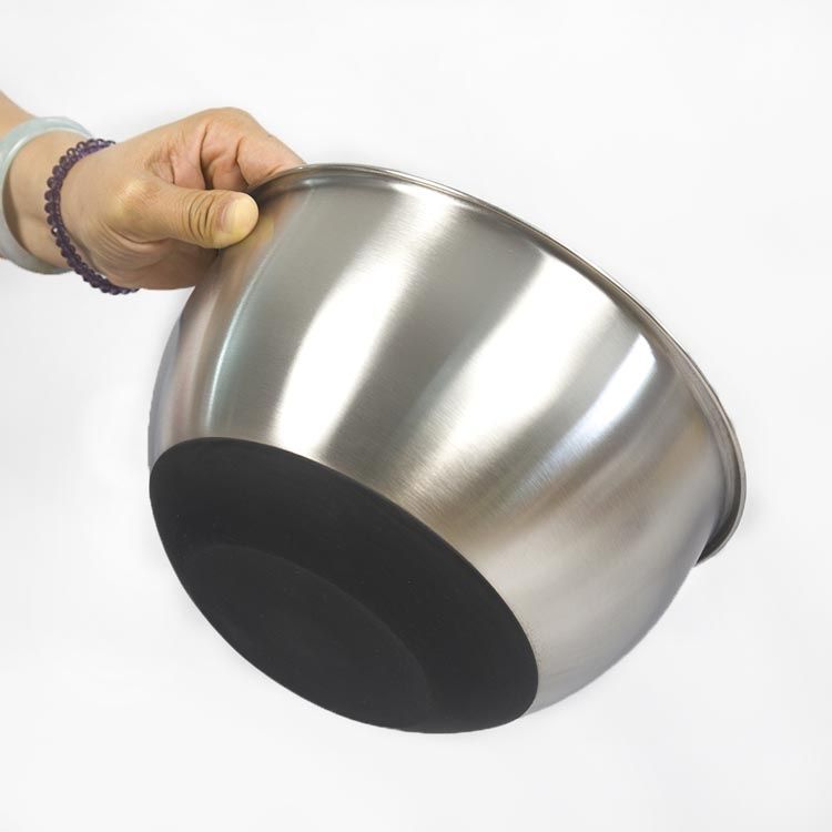 metal mixing bowls