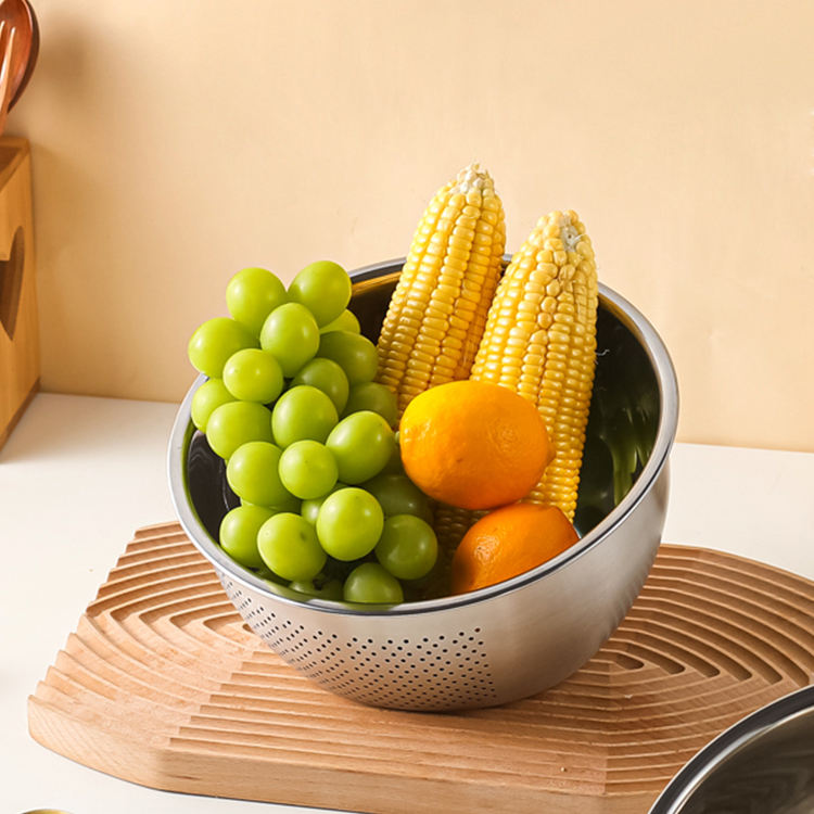 mixing bowl with lid