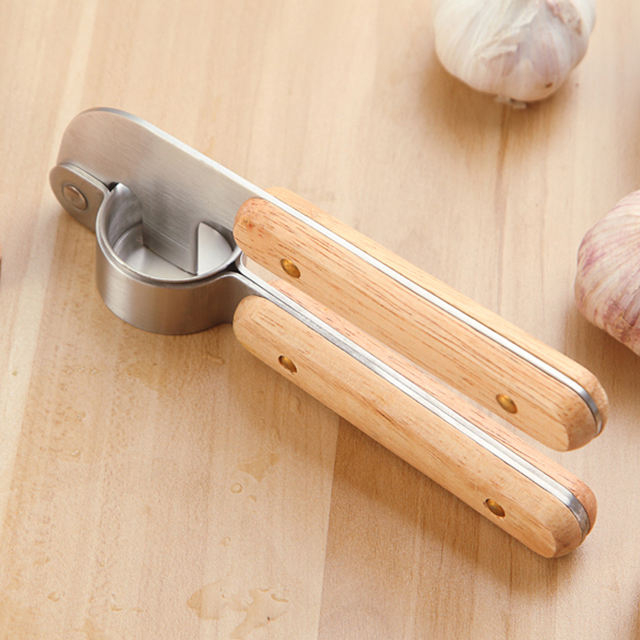 High Quality Professional Garlic Press Stainless Steel Garlic Presser Chopper With Wooden Handle