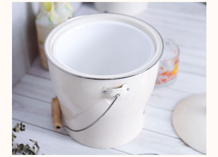 modern ice bucket